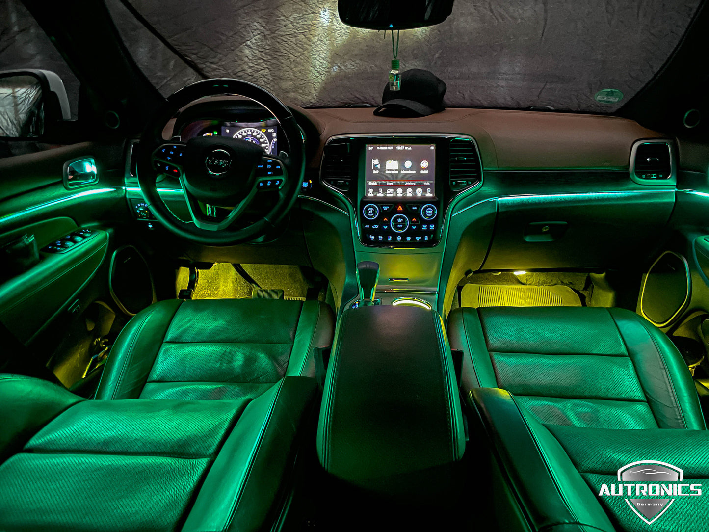 RGB LED Ambientebeleuchtung Auto Komplettset 18-Teiliges Innenraum Licht Kit mit App Steuerung & Montagezubehör Universal