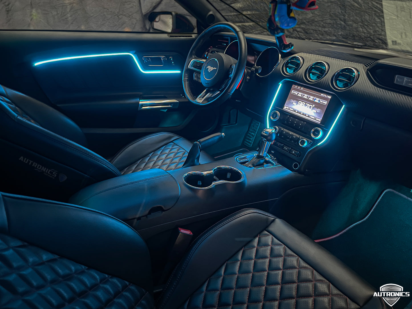 RGB LED Ambientebeleuchtung Auto Komplettset 18-Teiliges Innenraum Licht Kit mit App Steuerung & Montagezubehör Universal