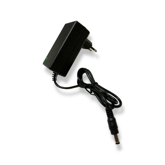 12V 1.5A Netzteil Adapter Trafo Schwarz EU Steckdose 5.5mm x 2.1mm AC/DC Spannungsadapter 100-240V für LED Beleuchtung Router Kameras Elektronik Geräte