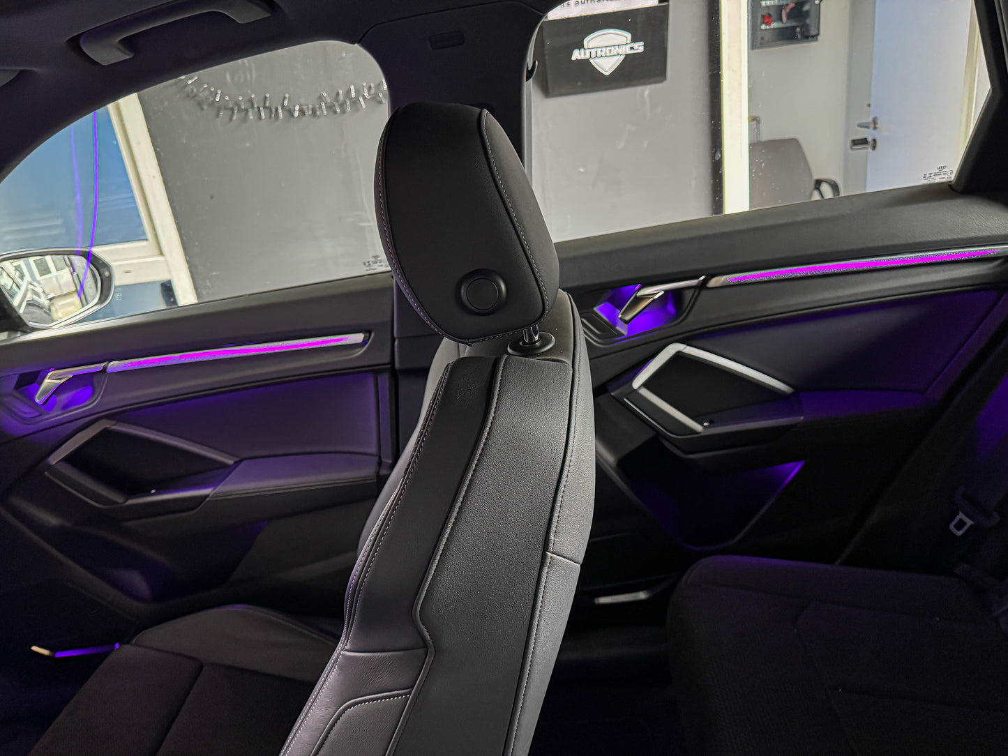 LED Ambientebeleuchtung Audi Q3 kaufen Komplettset RGB dynamisch Star Matt Silber Armatur Leiste Innenraumbeleuchtung Nachrüstung OEM Look