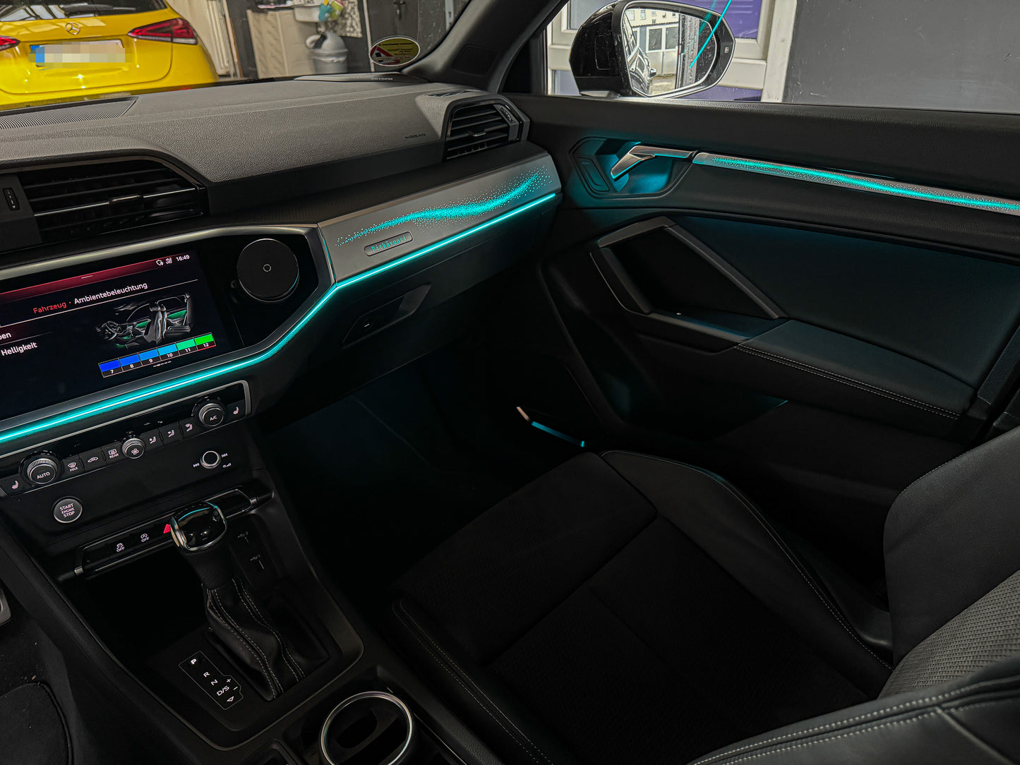 LED Ambientebeleuchtung Audi Q3 kaufen Komplettset RGB dynamisch mit Galaxy Matt Silber Armatur Leiste Innenraumbeleuchtung Nachrüstung Set