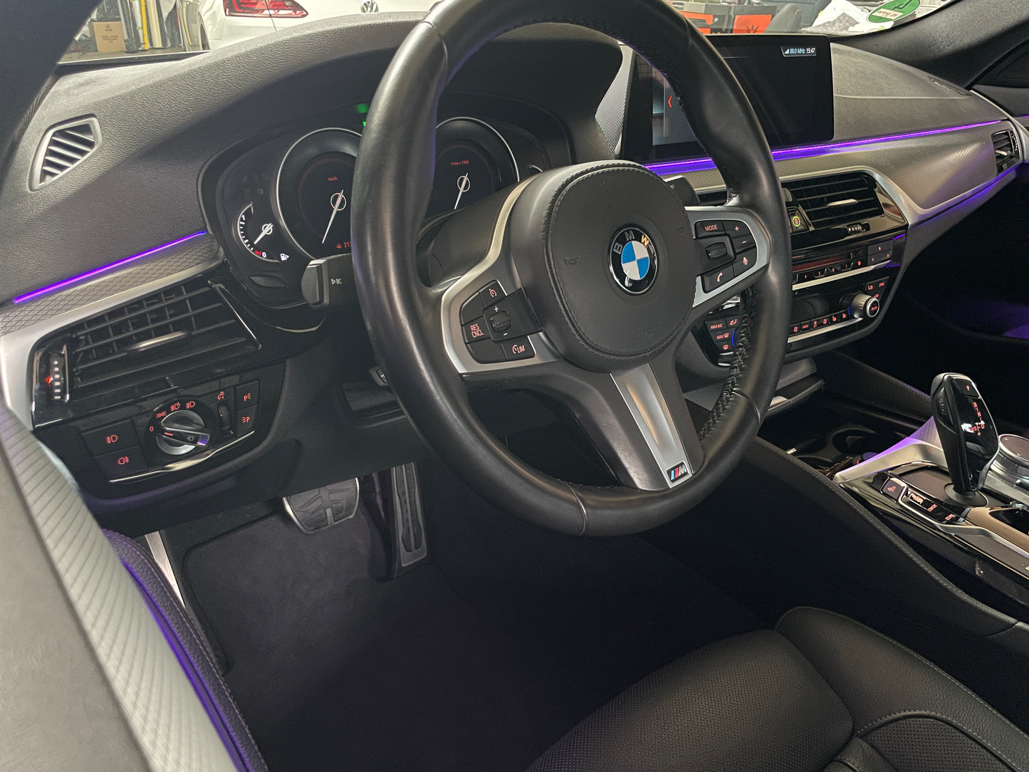Ambientebeleuchtung Set für BMW 5er G30 G38 ab 2018 dynamische RGB LED Leistenmit App Steuerung