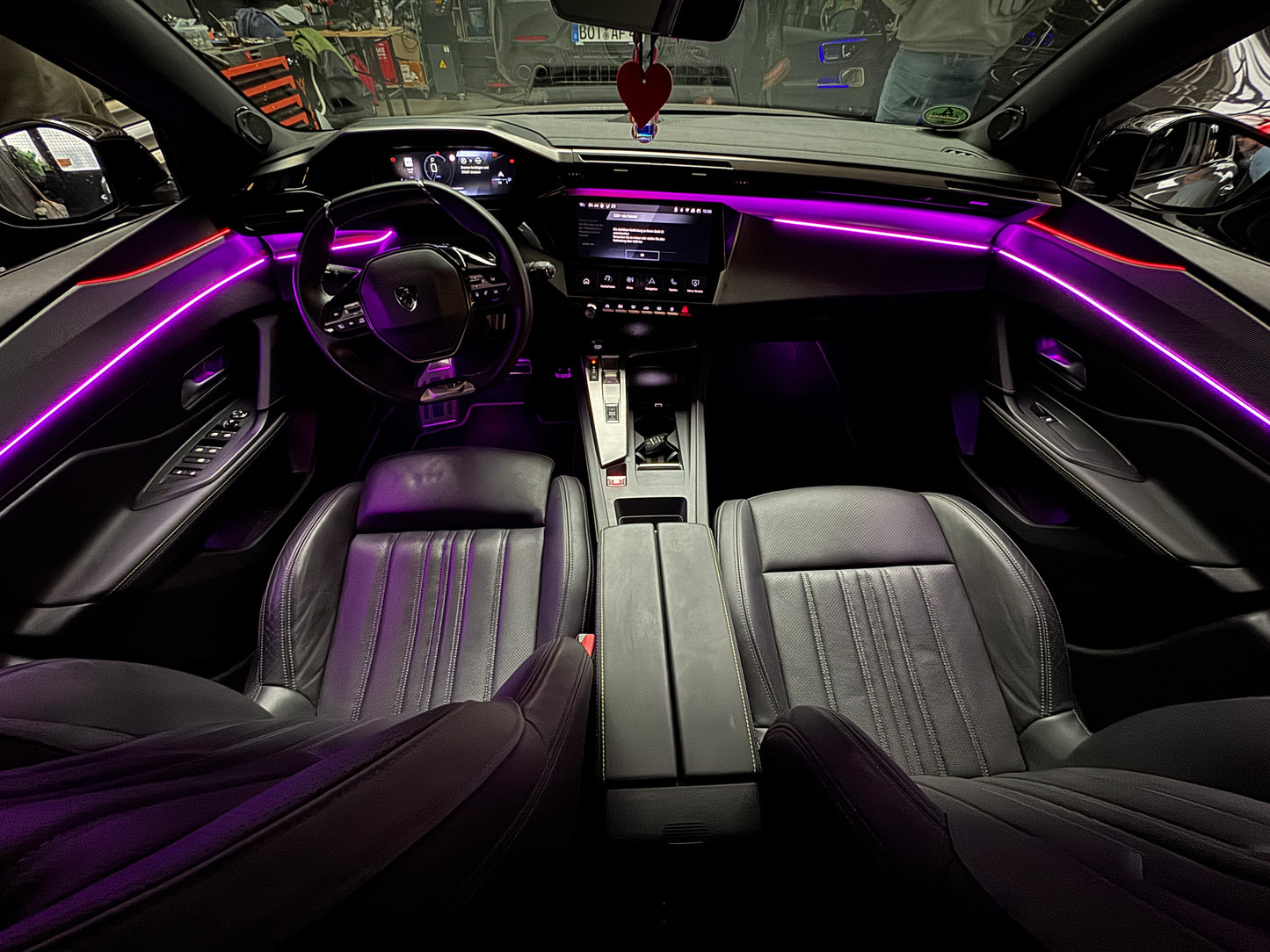 RGB LED Ambientebeleuchtung Auto Komplettset 18-Teiliges Innenraum Licht Kit mit App Steuerung & Montagezubehör Universal
