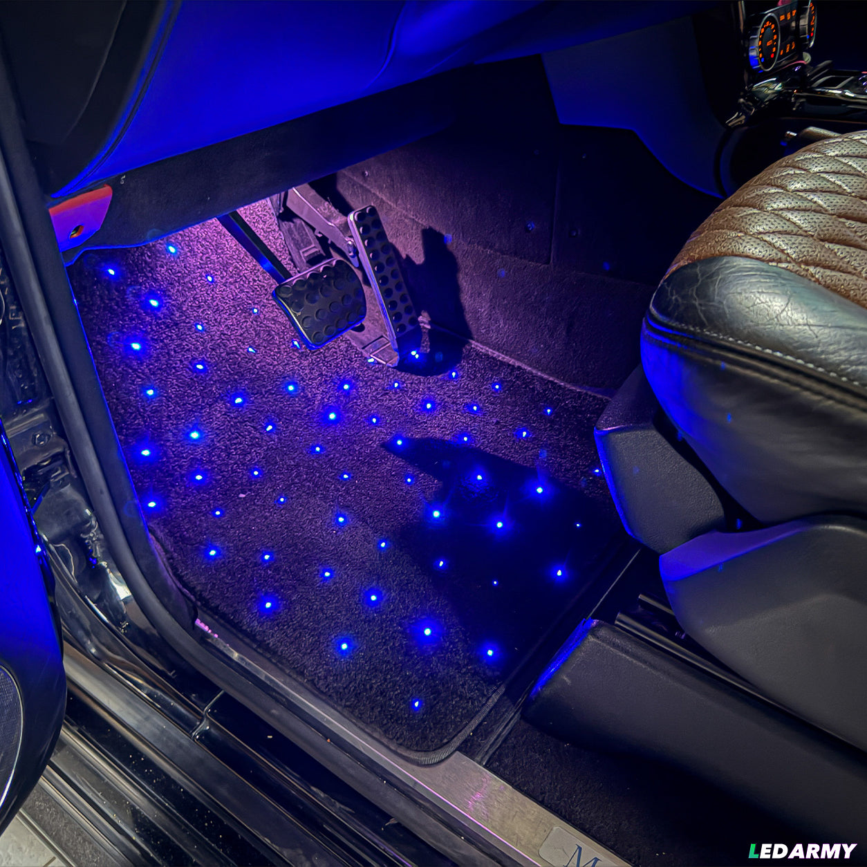 LED Auto Fußmatten RGB mit Sternenhimmel-Effekt Universelle LED Fußraumbeleuchtung für alle Fahrzeuge 64 Farben App- & Fernbedienung