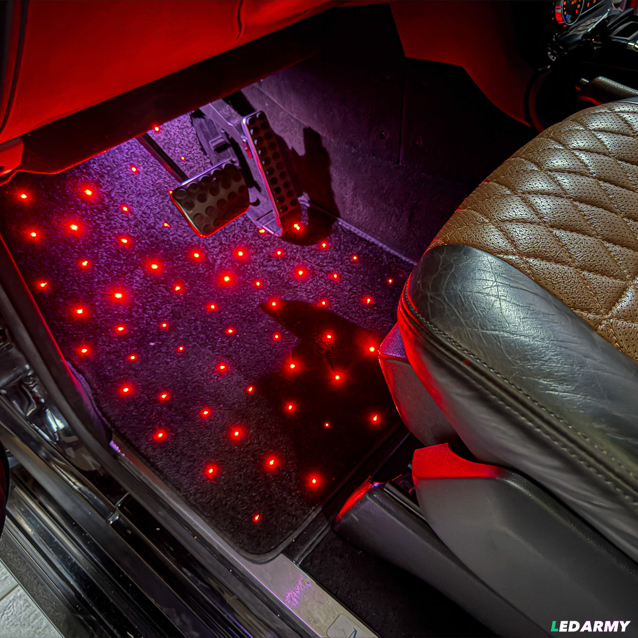 LED Auto Fußmatten RGB mit Sternenhimmel-Effekt Universelle LED Fußraumbeleuchtung für alle Fahrzeuge 64 Farben App- & Fernbedienung